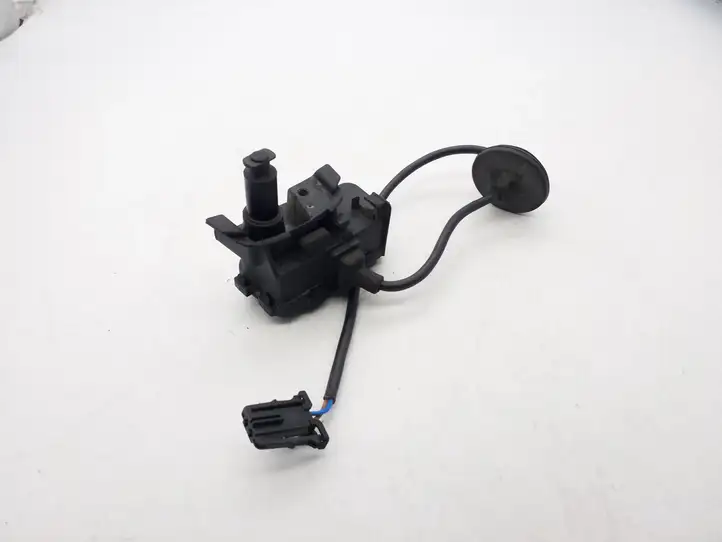 Volkswagen Polo V 6R (2009 - 2015) 6R0810773B Замок крышки топливного бака — фото 1
