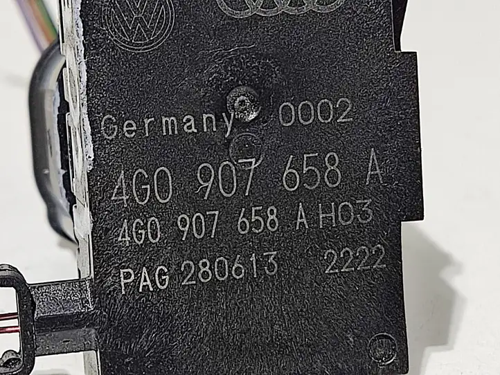 Audi A6 C7 (2011 - 2014) 4G0907658A Датчик качества воздуха — фото 3