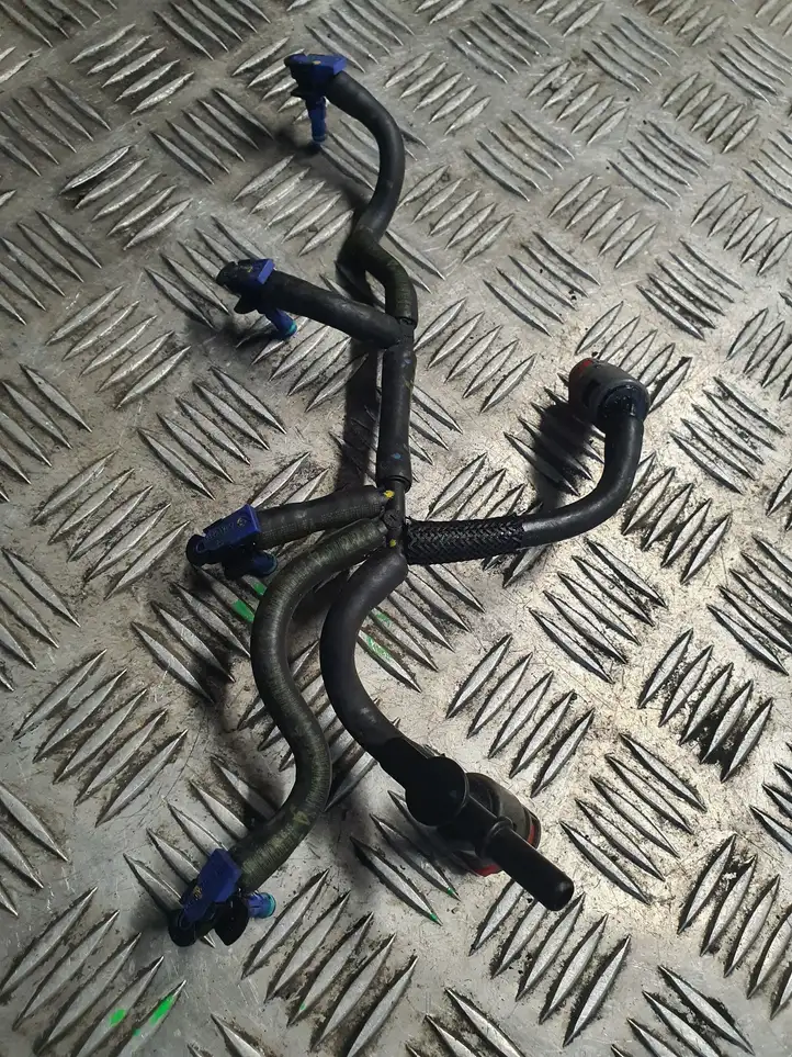 Nissan Qashqai (2010 - 2013) 166712745R Трубка подачи топлива в форсунки — фото 1