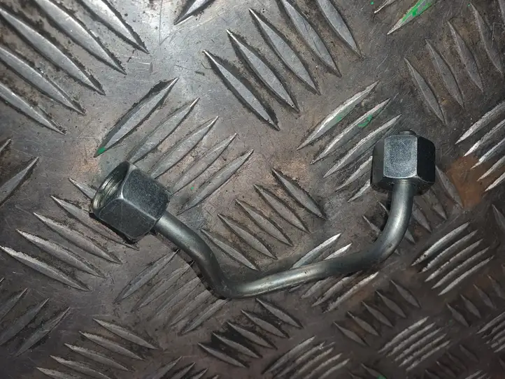 Nissan Qashqai (2010 - 2013) Трубка подачи топлива в форсунки — фото 1
