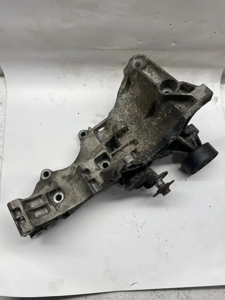 Audi A4 S4 B7 8E 8H (2004 - 2009) 030903143D Кронштейн насоса ГУР — фото 1