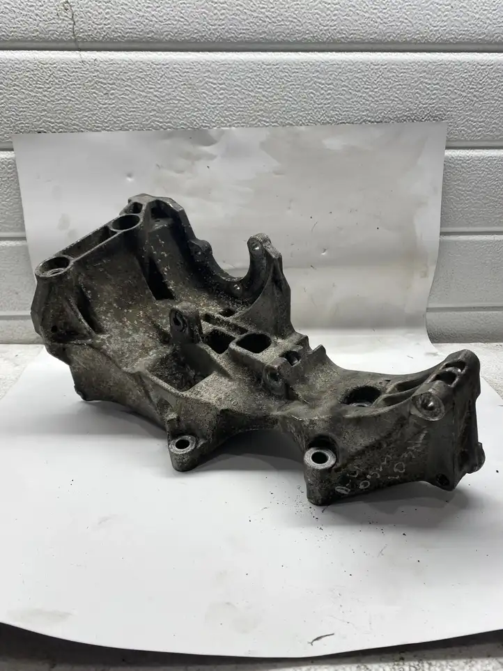 Audi A4 S4 B7 8E 8H (2004 - 2009) 030903143D Кронштейн насоса ГУР — фото 3