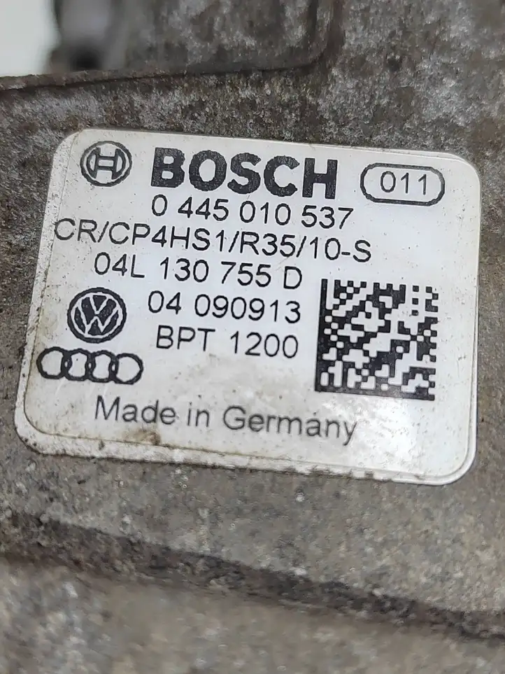 Volkswagen Golf VII (2013 - 2019) 04L130755D Топливный насос — фото 8