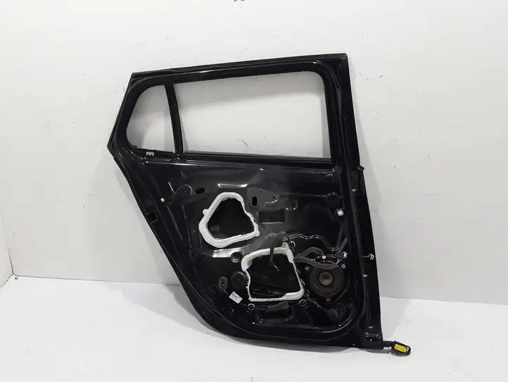 Renault Megane III (2009 - 2016)  821013264R Задняя дверь