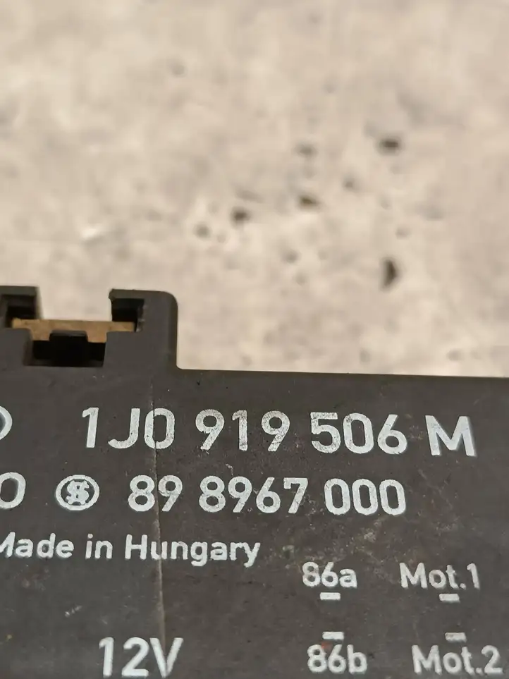 Volkswagen Polo (2001 - 2005) 1J0919506M Реле вентилятора охлаждения — фото 4