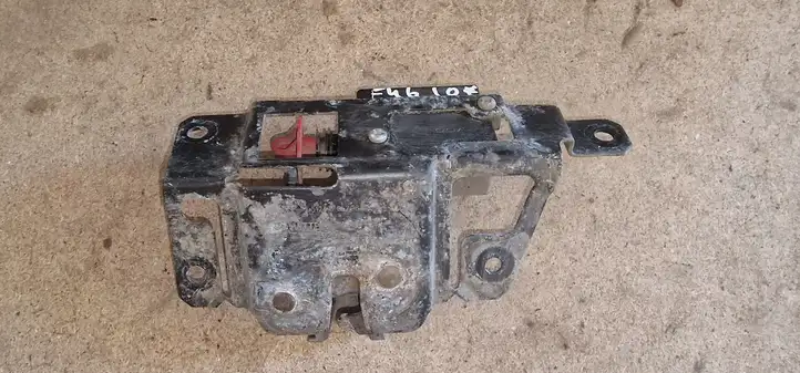 BMW 3 E46 (1998 - 2005)  51247057364 Замок багажника