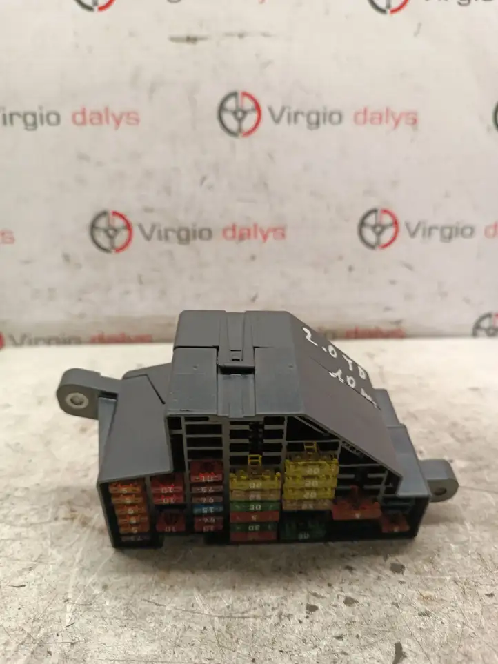 Skoda Superb B6 (3T) (2008 - 2015) 08050909151 Блок предохранителей — фото 1