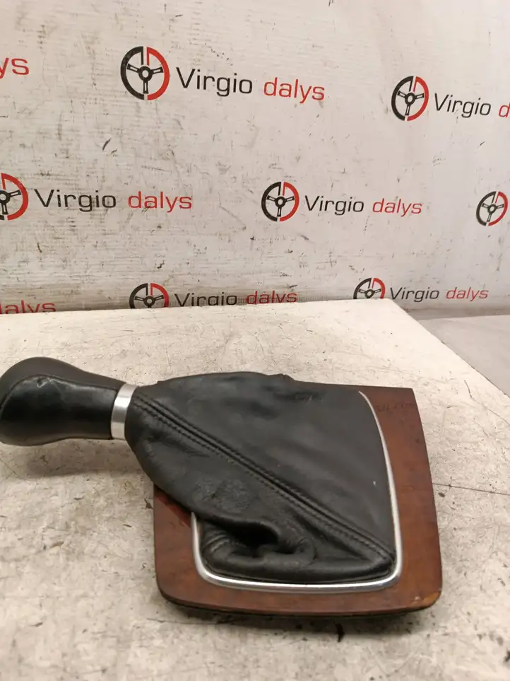 Audi A4 (2000 - 2006)  8E0864261 Отделка рычага переключения передач (кожа, головка)