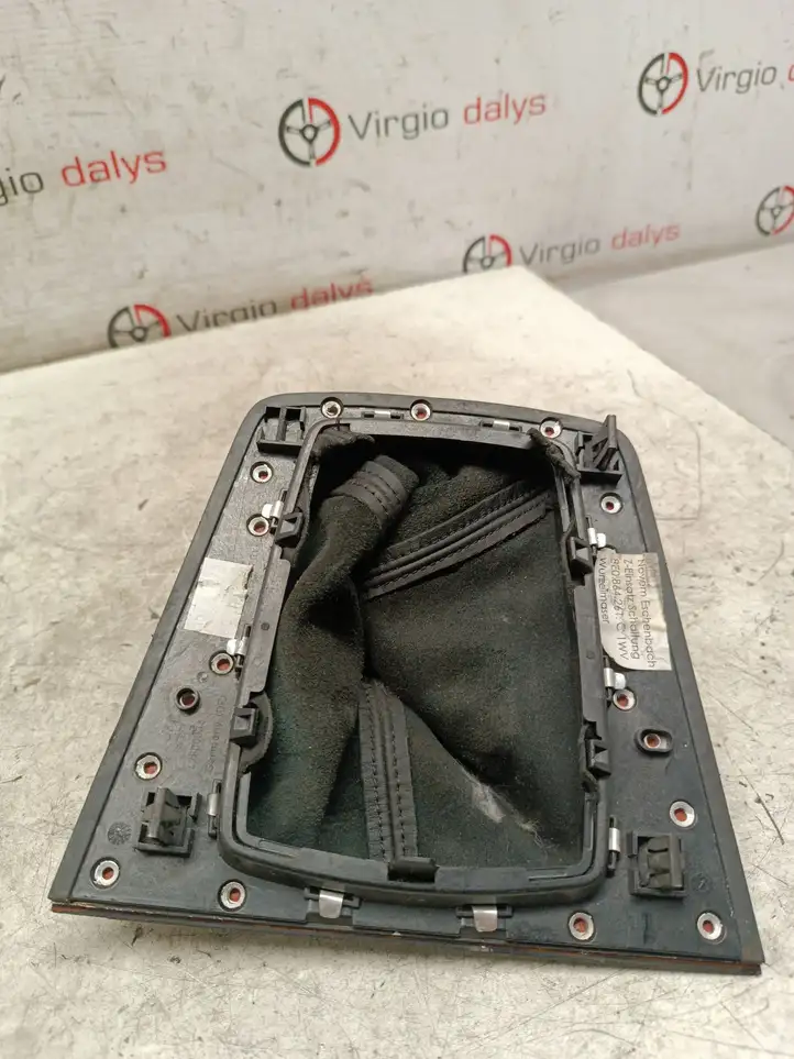 Audi A4 (2000 - 2006)  8E0864261 Отделка рычага переключения передач (кожа, головка)