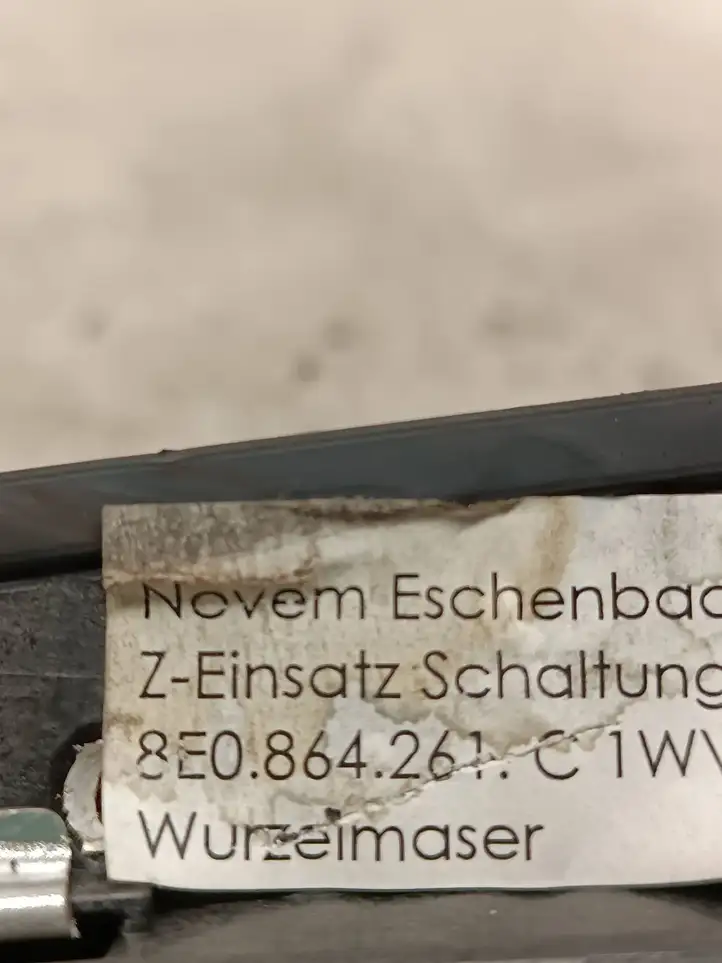 Audi A4 (2000 - 2006)  8E0864261 Отделка рычага переключения передач (кожа, головка)