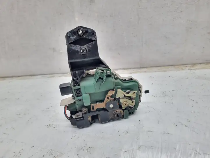 Volkswagen PASSAT B5.5 (2001 - 2005) 3B0837868 Замок задней двери — фото 3