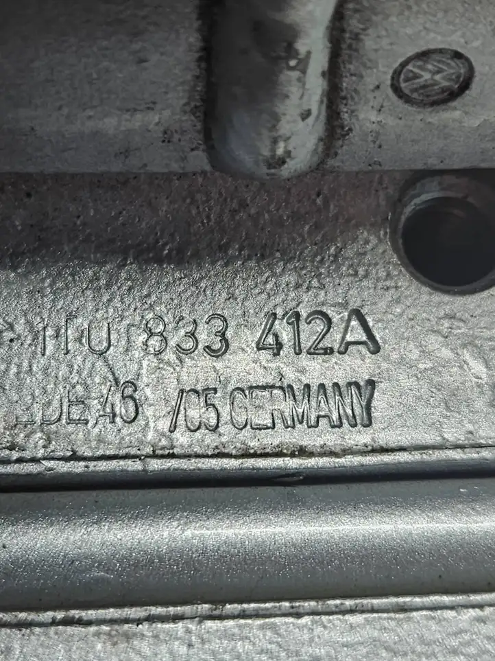 Volkswagen Touran I (2003 - 2010) 1t0833412A Нижняя петля задней двери — фото 3