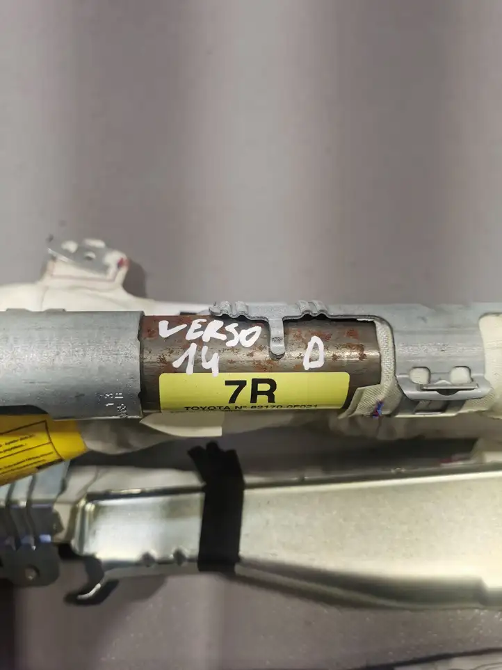 Toyota Verso (2012 - 2015)   Боковая подушка безопастности( (крыша)