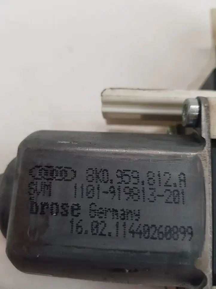 Audi A4 S4 B8 8K (2011 - 2015) Стеклоподъемник задней двери — фото 4