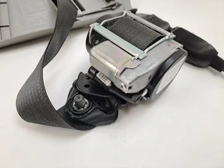 Opel Zafira (2008 - 2014)  623097200 Передний ремень безопасности