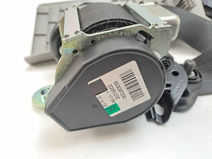 Opel Zafira (2008 - 2014)  623097200 Передний ремень безопасности