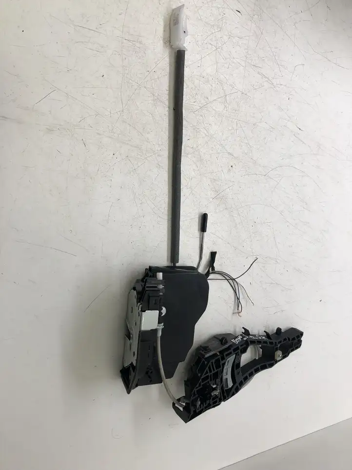 BMW 3 F30 F35 F31 (2012 - 2018)   Замок задней двери