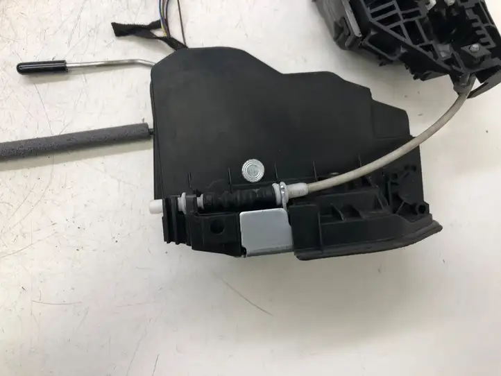 BMW 3 F30 F35 F31 (2012 - 2018)   Замок задней двери