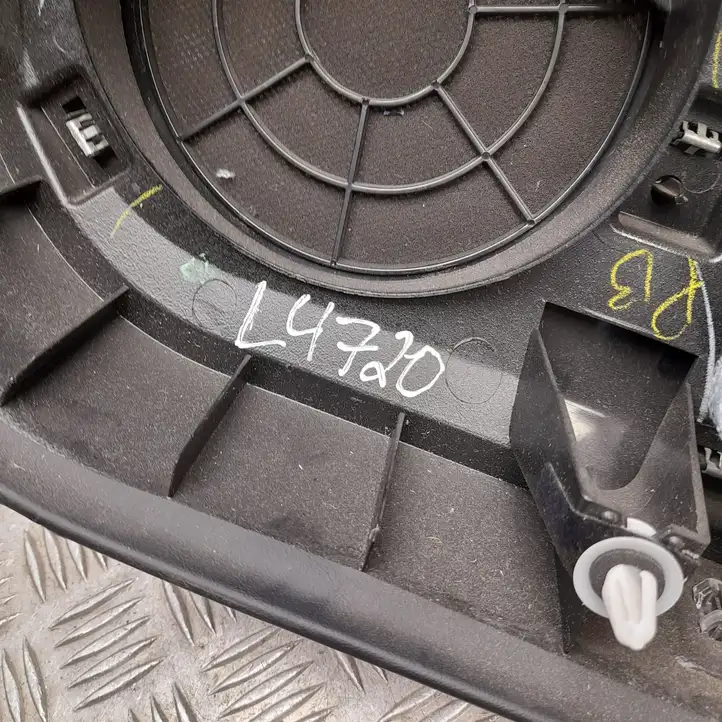 Tesla Model S (2016 - 2021) 600613314L Обшивка передней двери — фото 2