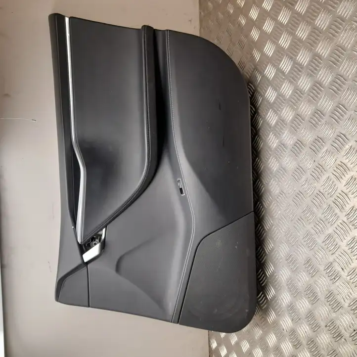 Tesla Model S (2016 - 2021) 100795200 Обшивка передней двери — фото 1