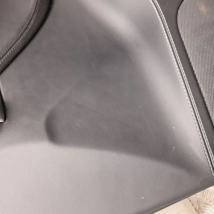 Tesla Model S (2016 - 2021) 100795200 Обшивка передней двери — фото 3