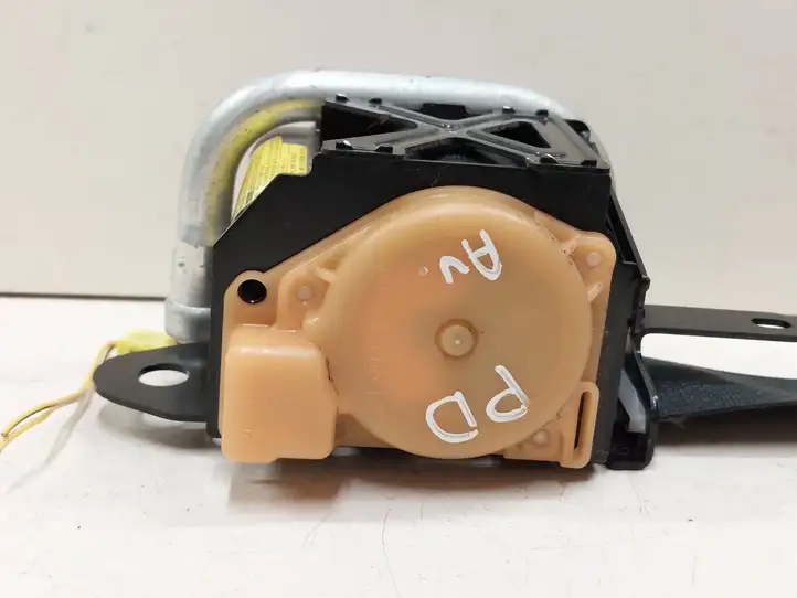 Toyota Avensis T250 (2006 - 2009)  7321005051 Передний ремень безопасности