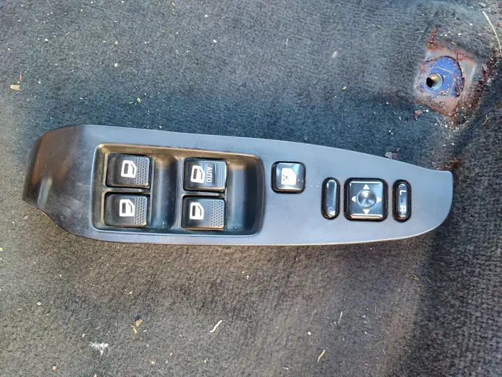 Subaru Legacy (1999 - 2003) 83071AE021 Кнопка стеклоподъемников — фото 1
