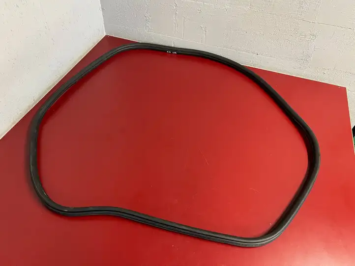 BMW X3 G01 (2018 - )  7393449 Уплотнительная резина (на кузове)