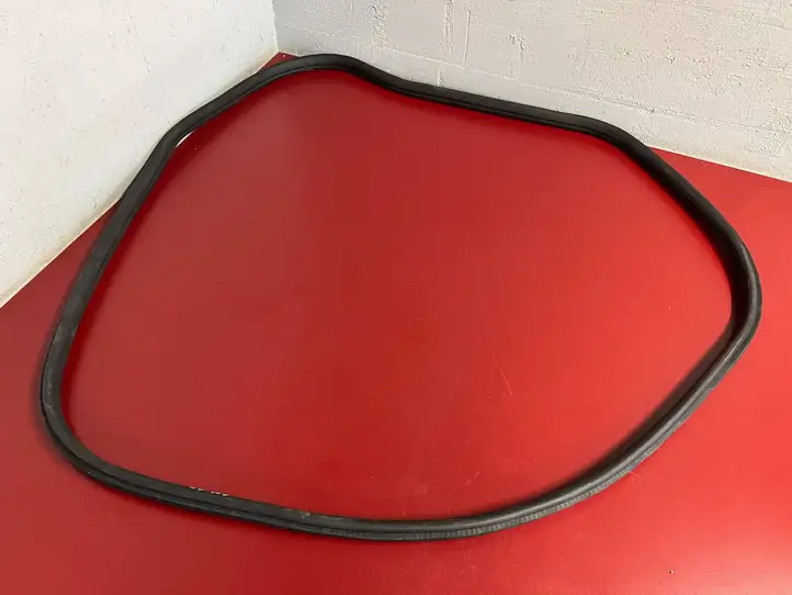 BMW X3 G01 (2018 - )  7393449 Уплотнительная резина (на кузове)