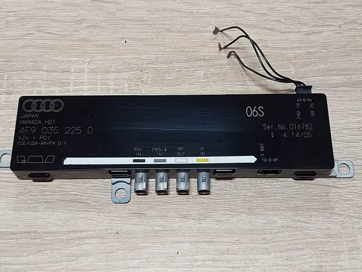 Audi A6 S6 C6 4F (2004 - 2008) 4F9035225D Усилитель антенны — фото 1