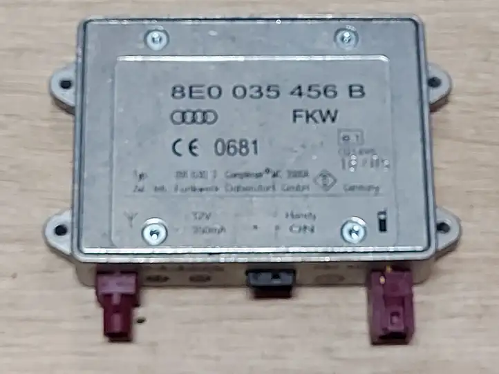 Audi A6 S6 C6 4F (2004 - 2008) 8E0035456B Усилитель антенны — фото 1