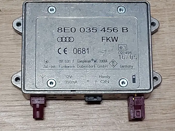 Audi A6 S6 C6 4F (2004 - 2008) 8E0035456B Усилитель антенны — фото 3