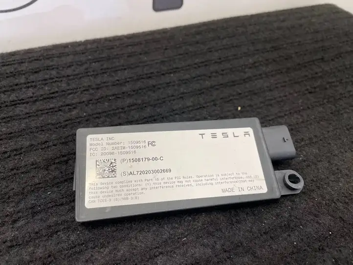 Tesla Model Y (2019 - 2024) 1508179-00-C GPS антенна — фото 3