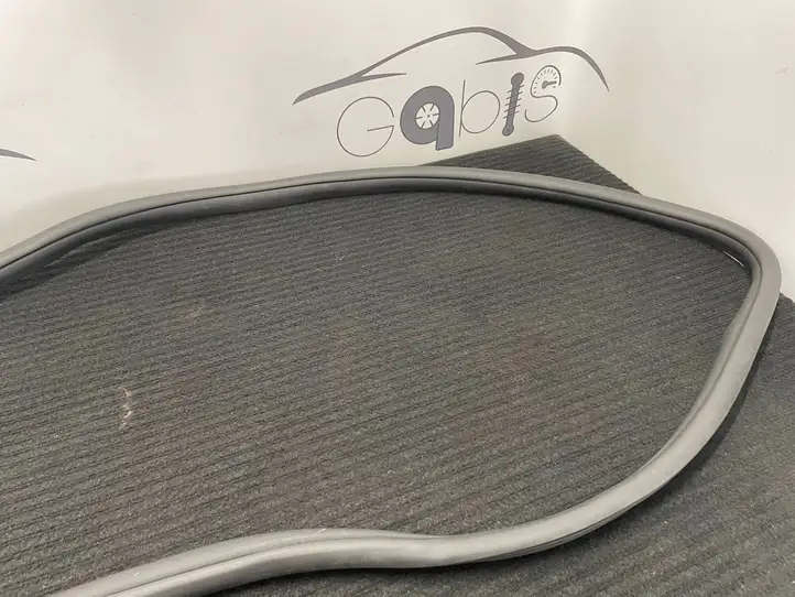 Mercedes-Benz C W205 (2014 - 2021)  A2056970051 Уплотнительная резина передней двери (на кузове)