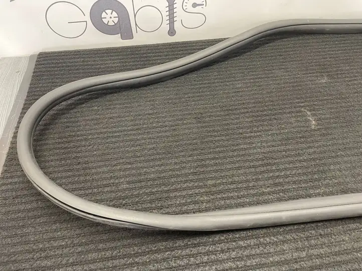 Mercedes-Benz C W205 (2014 - 2021)  A2056970051 Уплотнительная резина передней двери (на кузове)