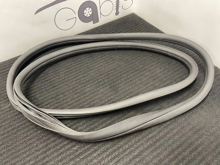 Mercedes-Benz C W205 (2014 - 2021)  A2056970051 Уплотнительная резина передней двери (на кузове)