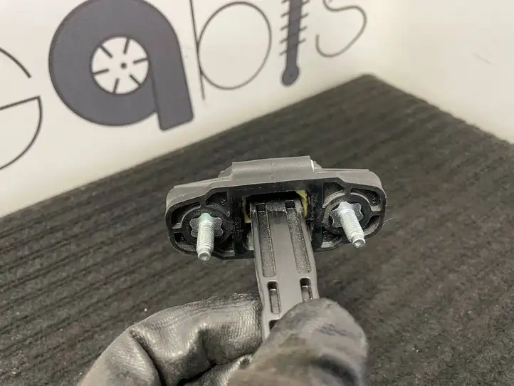 Tesla Model Y (2019 - 2024) 150068400B Ограничитель задней двери — фото 4