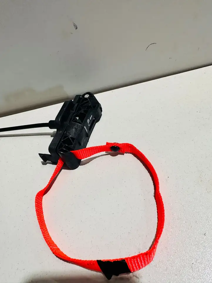 Jeep Grand Cherokee (2010 - 2021)  68106125AC Трос замка капота