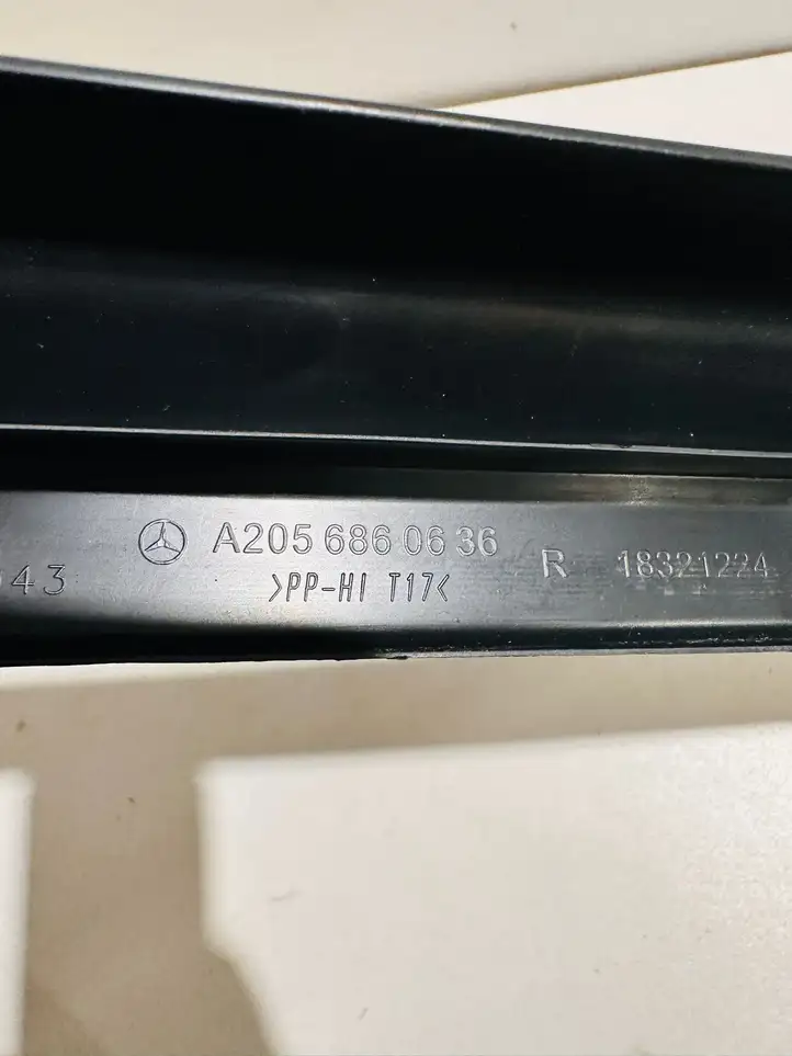 Mercedes-Benz GLC X253/C253 (2015 - ) A2056860636 Внутренняя отделка переднего порога — фото 2