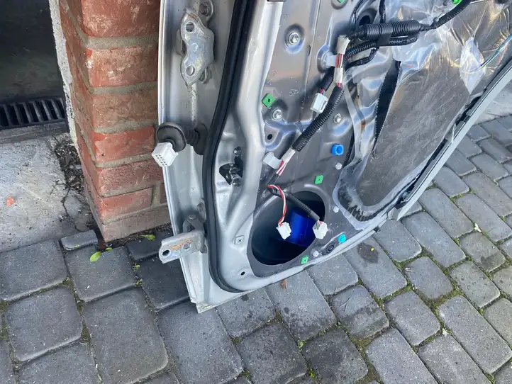Lexus IS 220D-250-350 (2005 - 2010) Задняя дверь — фото 33