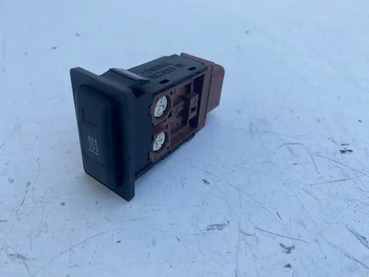 Toyota Corolla Verso E121 (2004 - 2007) 153337 Кнопка обогрева стекла — фото 10