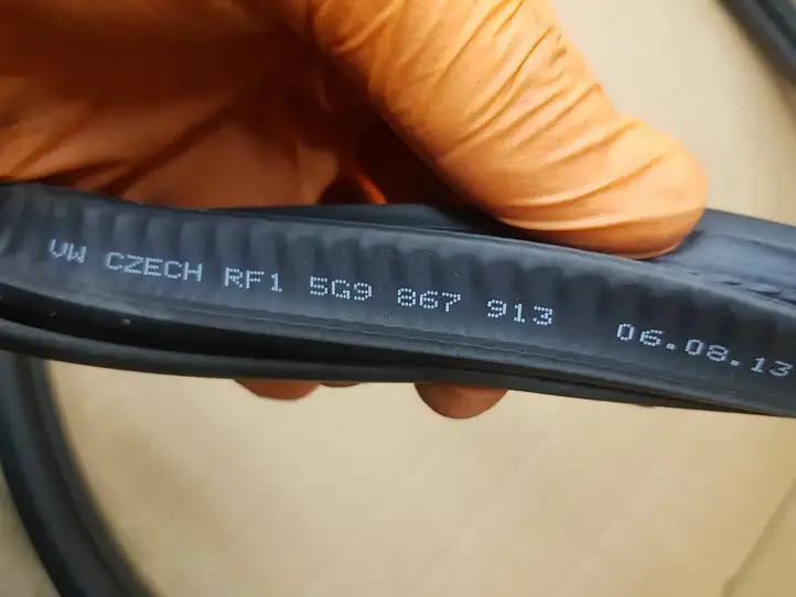 Volkswagen Golf VII (2013 - 2019) 5G9867913 Уплотнитель кузова — фото 2