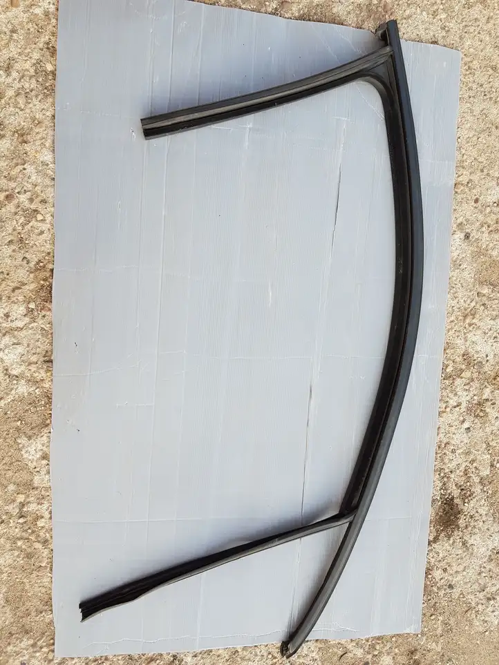 Volkswagen PASSAT B8 (2015 - )  3G0837432B Уплотнительная резина стекла передней двери