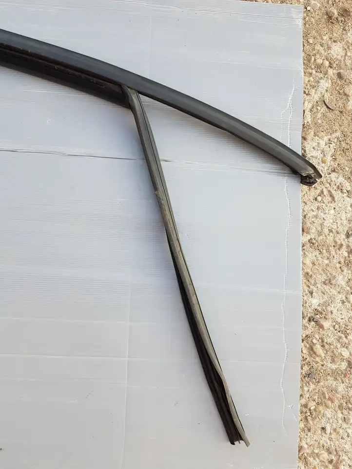 Volkswagen PASSAT B8 (2015 - )  3G0837432B Уплотнительная резина стекла передней двери