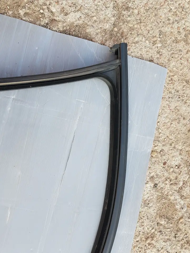 Volkswagen PASSAT B8 (2015 - )  3G0837432B Уплотнительная резина стекла передней двери