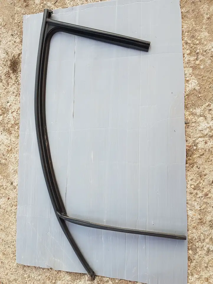 Volkswagen PASSAT B8 (2015 - )  3G0837431B Уплотнительная резина стекла передней двери