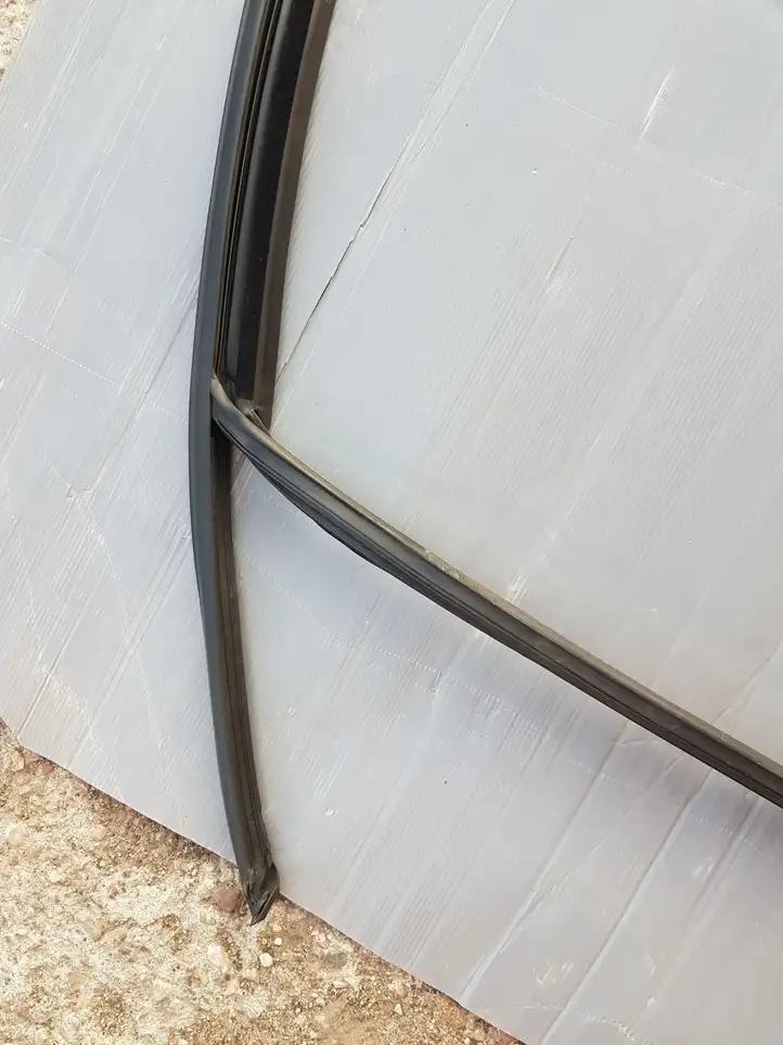 Volkswagen PASSAT B8 (2015 - )  3G0837431B Уплотнительная резина стекла передней двери