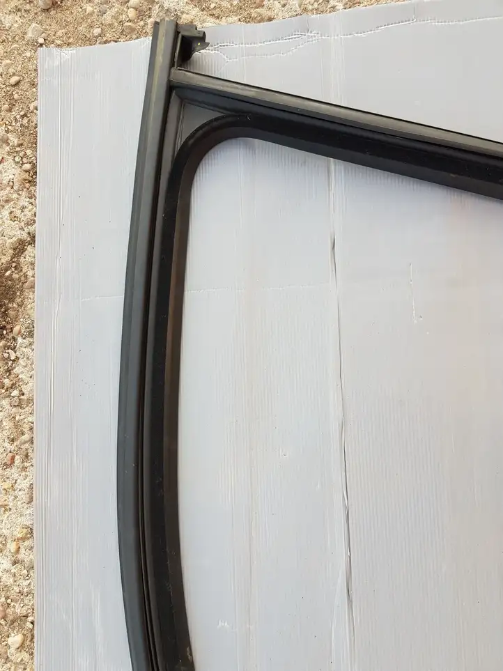 Volkswagen PASSAT B8 (2015 - )  3G0837431B Уплотнительная резина стекла передней двери