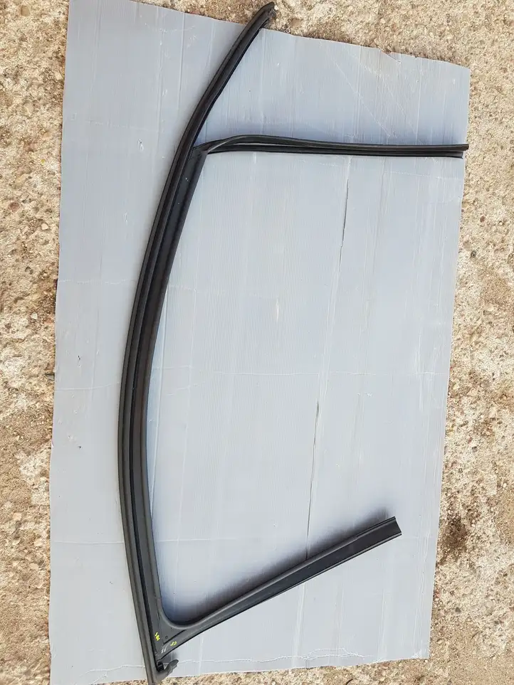 Volkswagen PASSAT B8 (2015 - )  3G0837431B Уплотнительная резина стекла передней двери