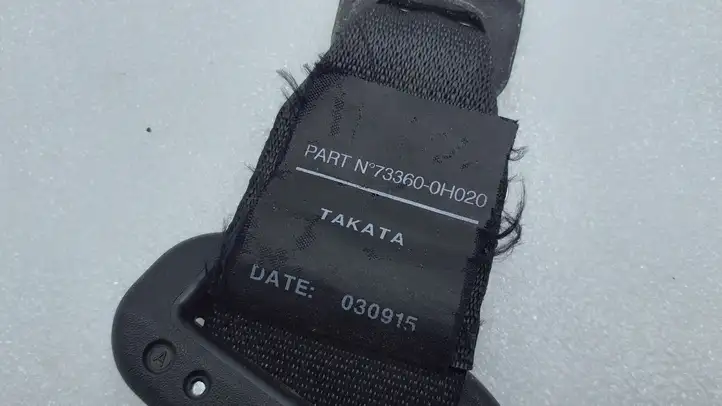 Toyota Aygo (2014 - 2018)  733600H020 Задний ремень безопасности